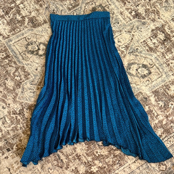 Banana Republic Pleated High-Low Skirt Animal Print - Picture 1 of 6